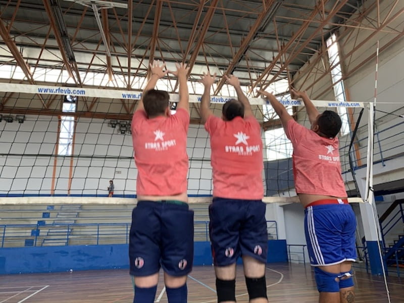 Triple Bloque voleibol durante un partido